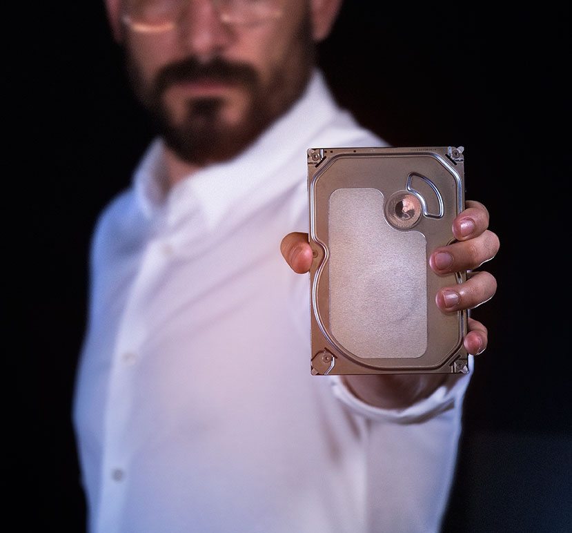 Soliman López y el Harddisk Museum